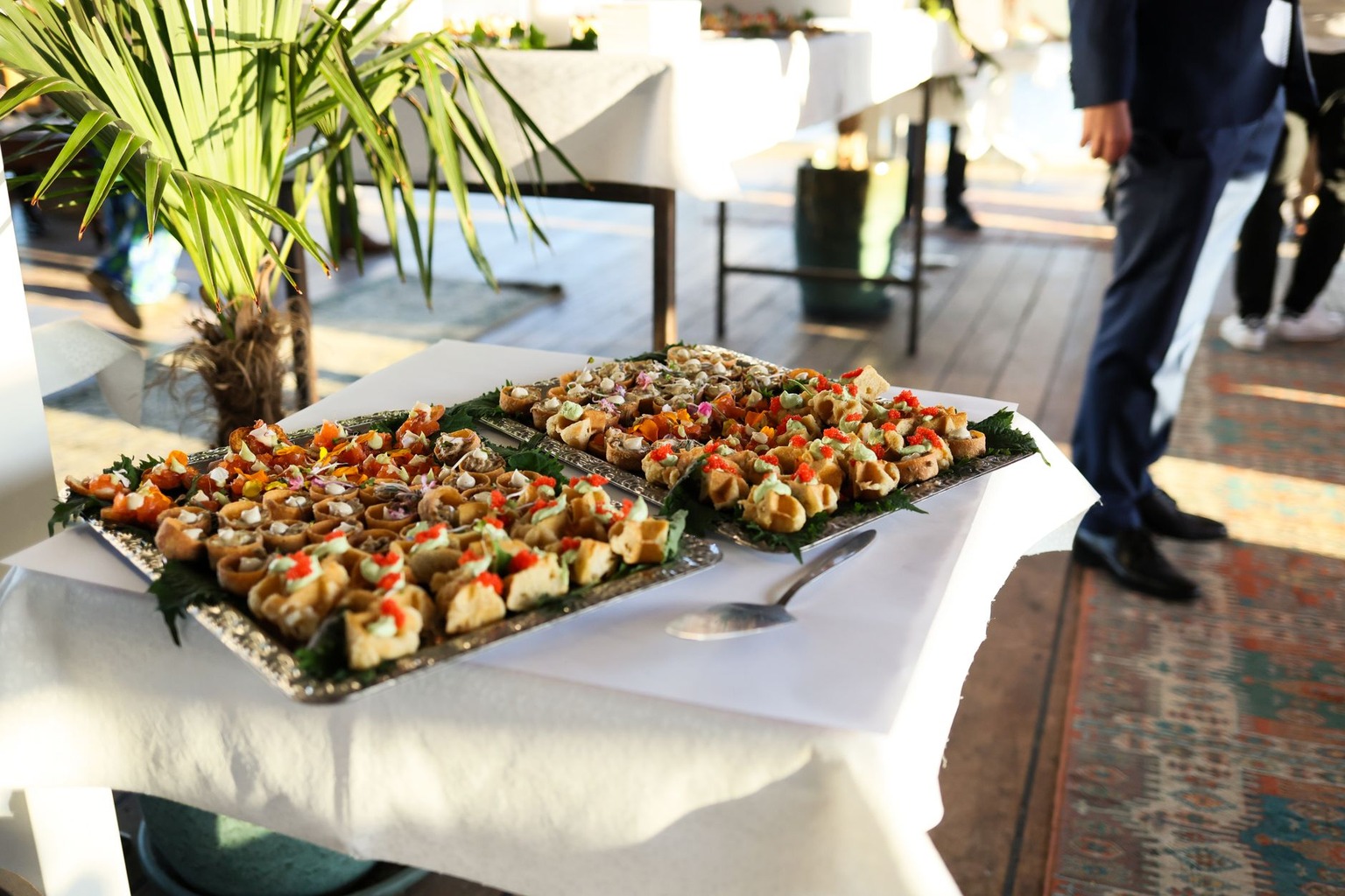 Business Catering in Berlin: So gelingt das perfekte Firmen-Event — Service und Ablauf: Wie Sie Stress vermeiden und Gäs